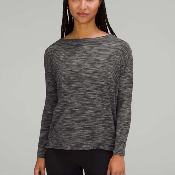 Lululemon Back in Action Long Sleeve Shirt
Wee Are From Space Dark Carbon size 4 - Picture 2 of 7